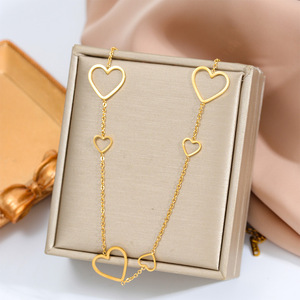 Collar de Acero de Titanio con Corazón Hueco Dorado para Mujer, Elegante, de Lujo, para el Día a Día, Joyería de Moda - Product Image 2