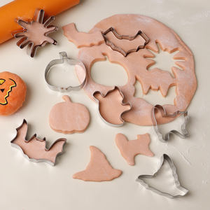 Set di 7 Tagliabiscotti per Halloween in Acciaio Inox, Stampi per Biscotti con Forme di Zucca, Fantasma, Teschio, Pipistrello, Gatto - Product Image 4