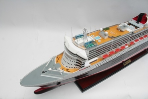 Modelo de Barco de Crucero RMS Queen Mary 2, Edición Especial GIA NHIEN QUEEN MARY 2, Hecho a Mano en Madera Pintada de Primera Calidad - Product Image 4