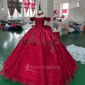 Vestido de Quinceañera Borgoña Xs271, Escote Corazón, Hombros Descubiertos, Cola Capilla, Largo hasta el Suelo, 100% Poliéster, Vestidos de Lujo con Encaje - Product Image 4