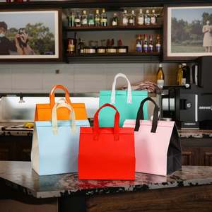 Sac de livraison isotherme et imperméable personnalisable et écologique - en non-tissé avec feuille d'aluminium, qualité alimentaire, motif dessin animé, pliable, portable, de marque - Product Image 1