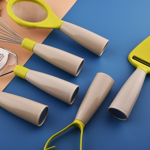 Juego de 12 Utensilios de Cocina Pequeños de Plástico con Mango Cómodo de Alta Calidad, Accesorios de Cocina - Product Image 3