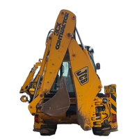 Chargeuse-pelleteuse JCB 3CX Contractor jaune avec composants essentiels du moteur