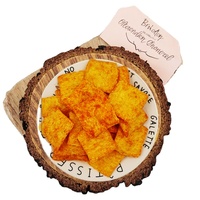 Pot de chips moulues de riz gluant épicé fait à la main en vrac croustillant texture dure collations fruits secs légumes saveur collations pour