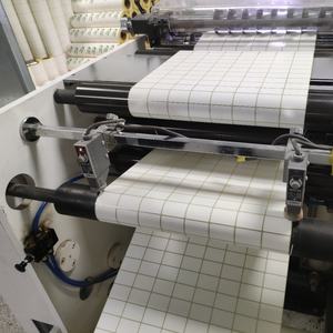 Étiquettes d'emballage Eco d'usine autocollants de pré-<span class=keywords><strong>rouleau</strong></span> étiquette <span class=keywords><strong>thermique</strong></span> <span class=keywords><strong>rouleau</strong></span> d'<span class=keywords><strong>autocollant</strong></span> matériau BOPP adhésif activé par l'eau utilisation d'avertissement - Product Image 4