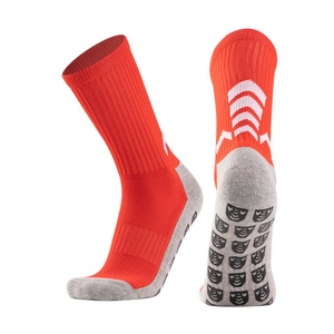 Chaussettes de football pour jeunes transfrontalières, motif flèche, antidérapantes avec grip en silicone, coussinets en tissu éponge massant, coupe mi-haute, respirantes et absorbant la transpiration - Product Image 6