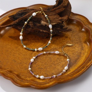 Pulsera de Perlas de Agua Dulce de Acero Inoxidable con Dijes de Cristal Chapados en Oro Fino de Moda - Product Image 5