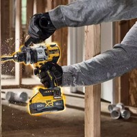 Perceuse à percussion Dewalt 20V sans balais, couple de 200 Nm, perçage 32 mm, construction en bois