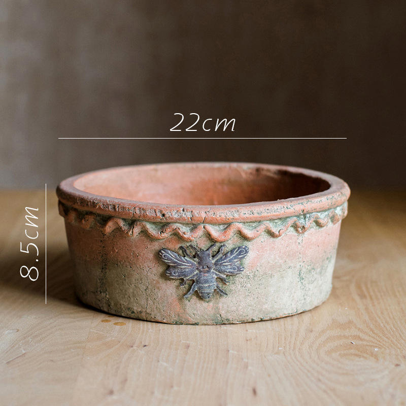 D-with a hole at the bottom