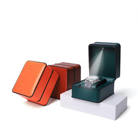 Boîte cadeau pour montre en cuir PU noir avec bordure LED haut de gamme, avec emballage de rangement, modèle SBH56