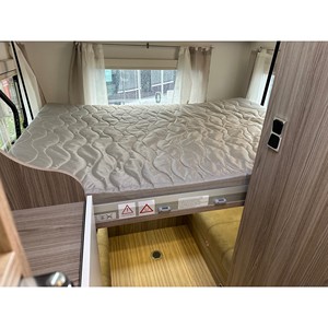 Autocaravana Usada Benimar Tessoro T482 de Aluminio con Capacidad para 4-6 Pasajeros, Transmisión Manual, Cama Plegable, 5,000 Millas, Color Gris - Product Image 6