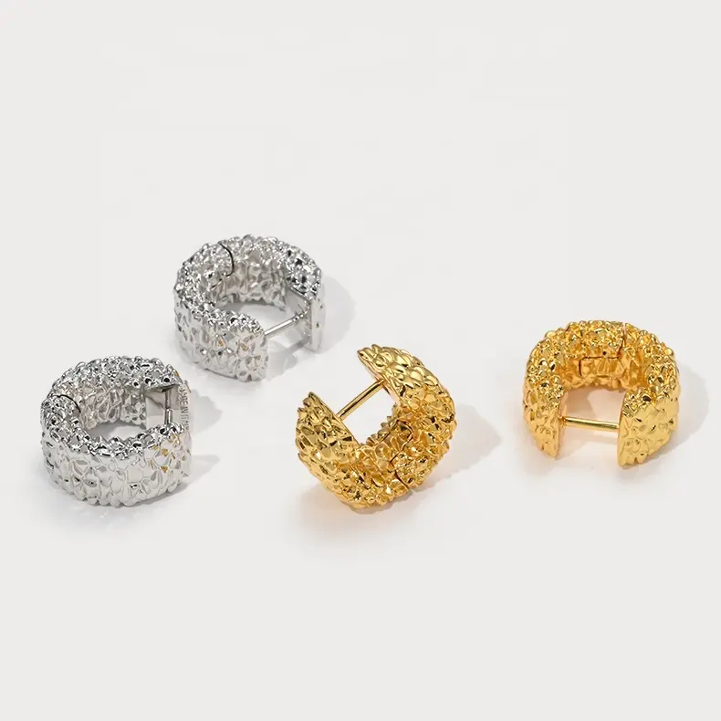 Универсальные простые латунные серьги-кольца с гальваническим покрытием 18 карат золота C-образной формы с неправильной текстурой лавы с пятнистой текстурой ювелирные изделия на заказ