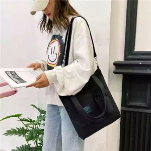 Bolso de Hombro de Lona Personalizado al por Mayor, Estilo Vintage, con Bolsillos, para Compras, Playa o Uso Diario - Product Image 4