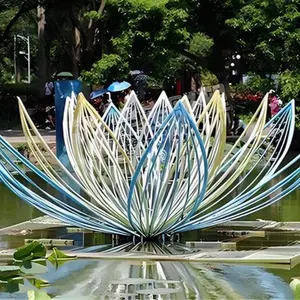 モダンなスタイルのステンレス鋼の屋外公園ウォータービュー芝生の装飾金属の花の像ポーランドのステンレス鋼の蓮の彫刻