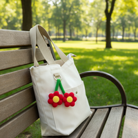 Porte-clés tendance pour filles, fleur rouge en peluche, animal en peluche doux, breloque en coton, cadeau personnalisé mignon