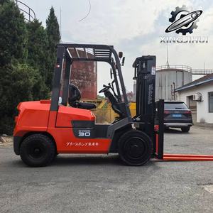 Montacargas TOYOTA FDZN30 de 3 toneladas, montacargas usado de Japón, 3 toneladas, motor 1DZ-2, máquina usada de segunda mano, montacargas de 3000 kg a gasolina. - Product Image 5