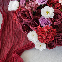 Boule de fleurs artificielles rouges pour centres de table de mariage, décoration florale