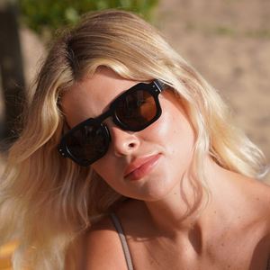 Lunettes de soleil polygonales vintage personnalisées avec logo pour hommes et femmes, verres transparents UV400, rivets, style punk - Product Image 4