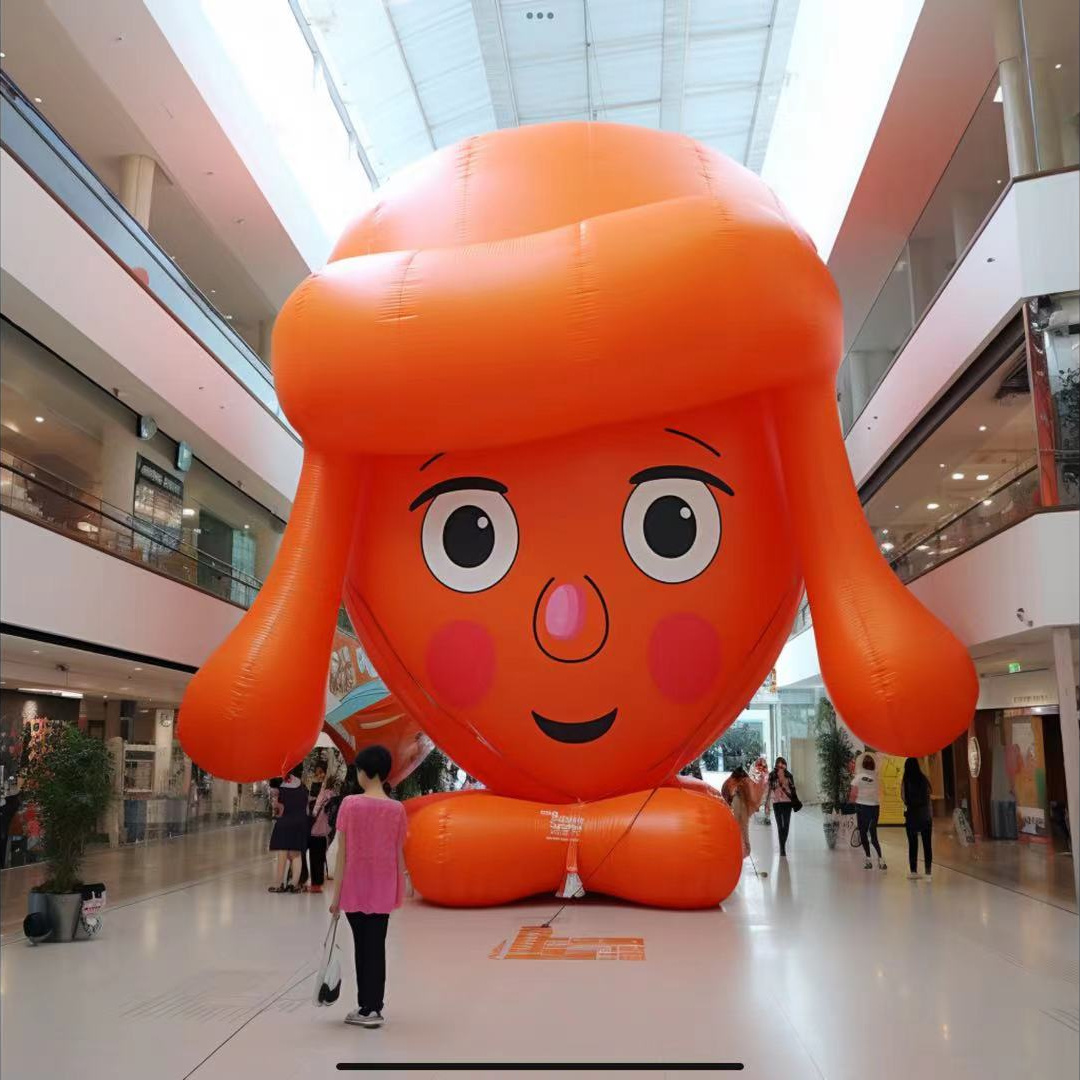 Fille annonçant des inflatables