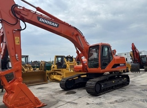 Excavatrice sur chenilles d'occasion Doosan DH220LC-7 d'origine coréenne, 22 tonnes, hydraulique, moyenne taille, faible nombre d'heures de fonctionnement, moteur, pompe, roulement - Product Image 2