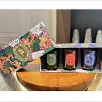 Ensemble de trois bougies parfumées artisanales en cire de soja pour Noël et anniversaires, aux senteurs de baies, rose et figue, avec boîte cadeau et sac
