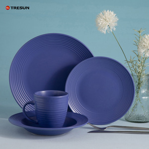 Vente en gros porcelaine nordique de luxe 16 pièces, ensemble de bols et de tasses en céramique colorée personnalisés, ensemble de <span class=keywords><strong>vaisselle</strong></span> <span class=keywords><strong>bleu</strong></span> royal en relief - Product Image 2