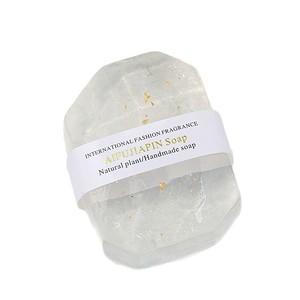Sapone Artigianale Trasparente con Olio di Cocco, Fragranza e Decorazioni in Foglia d'Oro e Forma di Diamante - Regalo per Adulti - Product Image 5