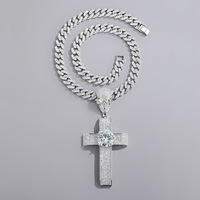 Nouveau collier croix hommes exagéré plein de diamant de luxe inversé croix pendentif hommes accessoires en gros