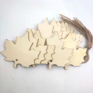 Ahornblatt förmige Holz chips können für DIY-Dekorations handwerk während Festivals angepasst werden