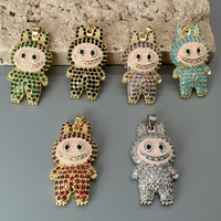 Vente en gros de pendentifs et breloques personnalisés Labubu en forme de personnage de dessin animé, plaqués or 18 carats, avec zircon et cristal, tendance, pour la fabrication de bijoux de mariage