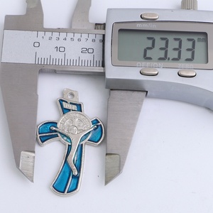 Cruz de crucifijo curvada moderna con Jesús Dios <span class=keywords><strong>Espíritu</strong></span> <span class=keywords><strong>Santo</strong></span> chapado en oro y joyería de aleación religiosa de San Benito tipo Cristiano - Product Image 4