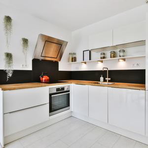 ตู้ครัวไม้แอชแท้และ MDF หรูหรา สีน้ำตาลอ่อน สำหรับใช้ในอพาร์ตเมนต์ - Product Image 5