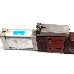 وحدة تحكم برمجة PLC صناعية أصلية جديدة جاهزة P82G63-3100U - Product Image 1