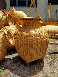 Panier de rangement tissé thaïlandais fait main en bambou naturel, organisateur décoratif pour la maison, fourni par l'usine du Vietnam - Product Image 1