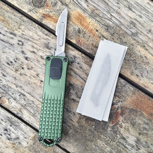 UK-5620 Coupeur de boîte rétractable automatique en alliage d'aluminium 10 pièces 23 lames couteau de rasoir <span class=keywords><strong>EDC</strong></span> à bouton-poussoir portable pour le camping en plein air - Product Image 4