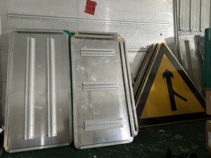 Fábrica al por mayor precio competitivo construcción adelante <span class=keywords><strong>señal</strong></span> de aluminio reflectante <span class=keywords><strong>señal</strong></span> de advertencia de tráfico para zonas de trabajo en carretera - Product Image 4