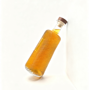 Nouvelle bouteille <span class=keywords><strong>de</strong></span> liqueur en verre côtelé 500ml/600ml/700ml avec <span class=keywords><strong>bouchon</strong></span> en bois pour whisky, brandy et spiritueux artisanaux haut <span class=keywords><strong>de</strong></span> gamme - Product Image 6