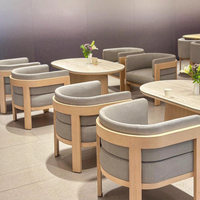 Canapé SEM, table basse, fauteuil lounge, design épuré, configuration en trois places en ligne droite, cadre en bois personnalisable, hôtel