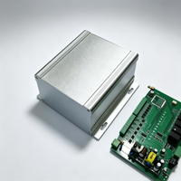 Boîtier d'amplificateur en aluminium anodisé noir usiné CNC sur mesure par l'usine OEM avec panneau de radiateur à double face