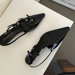 Zapatos de Tacón de Moda Primavera 2024, Sandalias de Mujer con Punta Puntiaguda, Diseño Simple - Product Image 2