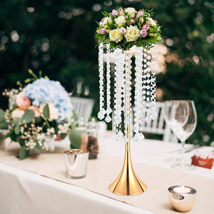 Vase haut de gamme LANJO avec perles de cristal en forme de lustre, support floral doré pour réceptions de mariage, événements, en fil métallique - Product Image 1