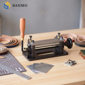 Nuova Macchina Manuale <span class=keywords><strong>per</strong></span> Assottigliare il Cuoio BM-806P 2026 con Lama Larga 150mm <span class=keywords><strong>per</strong></span> Assottigliare Bordi e Superfici con Spessore da 0,8 a 7mm - Product Image 1