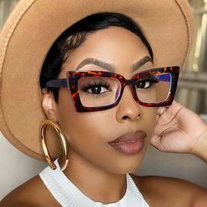 Montures de lunettes optiques carrées œil-de-chat transparentes vintage pour femmes, vente en gros - Product Image 1