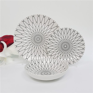 <span class=keywords><strong>Service</strong></span> de table en <span class=keywords><strong>porcelaine</strong></span>, 18 pièces, anglais Fine, Royal, à usage domestique - Product Image 6