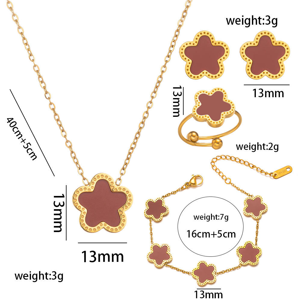 ชุดสีแดง