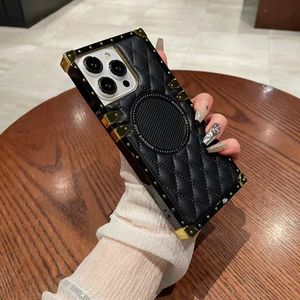 Vente en gros <span class=keywords><strong>de</strong></span> design haut <span class=keywords><strong>de</strong></span> gamme <span class=keywords><strong>de</strong></span> luxe pour étui <span class=keywords><strong>de</strong></span> téléphone magnétique en cuir PU avec treillis <span class=keywords><strong>de</strong></span> diamant pour iPhone couverture <span class=keywords><strong>de</strong></span> téléphone portable - Product Image 6