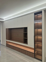 Meuble TV mural moderne sur mesure avec panneau à lattes en bois et console TV flottante intégrée, centre multimédia pour salon, meubles de salon