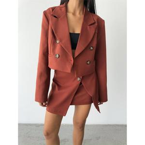 Conjunto de Blazer Corto y Falda para Mujer en Color Terracota, Manga Larga, Tela Crepé - Product Image 5