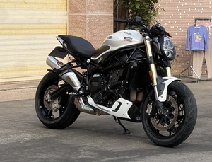 Moto <span class=keywords><strong>de</strong></span> rue Benelli 752S 752cc à deux cylindres parallèles refroidis par eau, fourche avant avec <span class=keywords><strong>frein</strong></span> <span class=keywords><strong>Brembo</strong></span> et ABS - Product Image 1