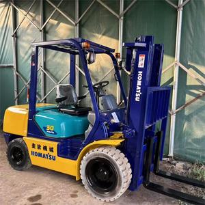 รถยกพาเลทดีเซล Komatsu รุ่น FD30 3 ตัน ยกสูง 3 เมตร ยางตัน ขับเคลื่อนล้อหน้า แบบแมนนวล พร้อมเสากระโดงสองตอน สำหรับเครื่องยนต์ - Product Image 3